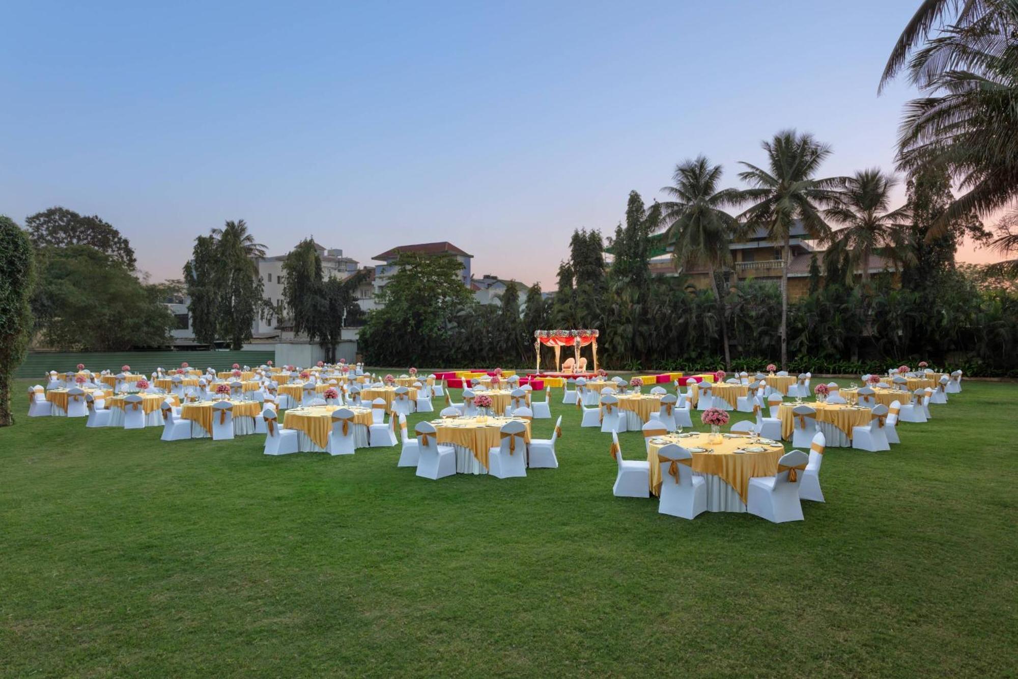 Surat Marriott Hotel Dış mekan fotoğraf