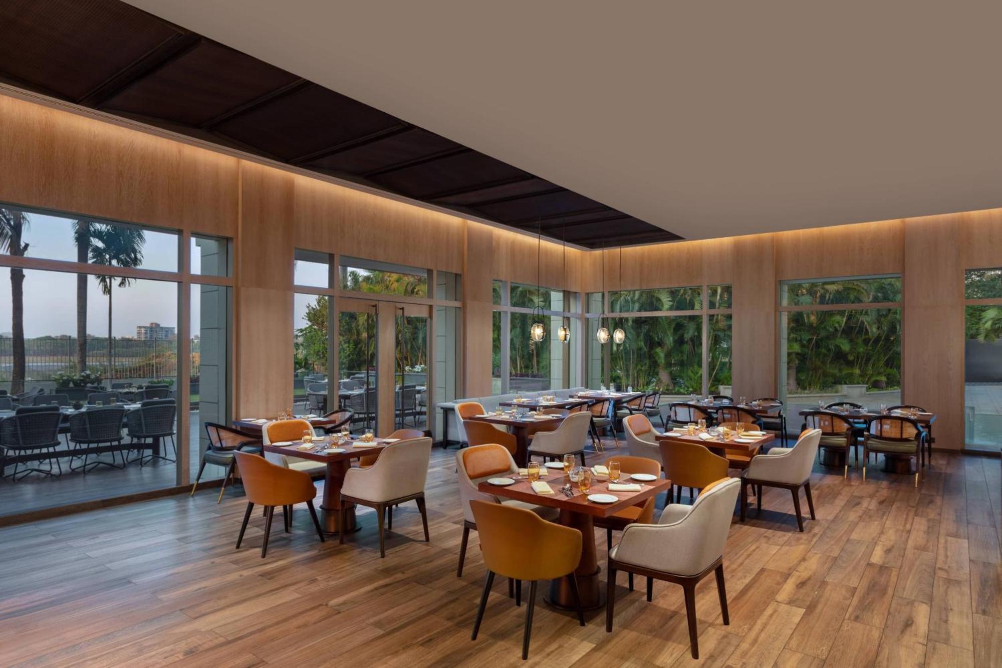 Surat Marriott Hotel Dış mekan fotoğraf