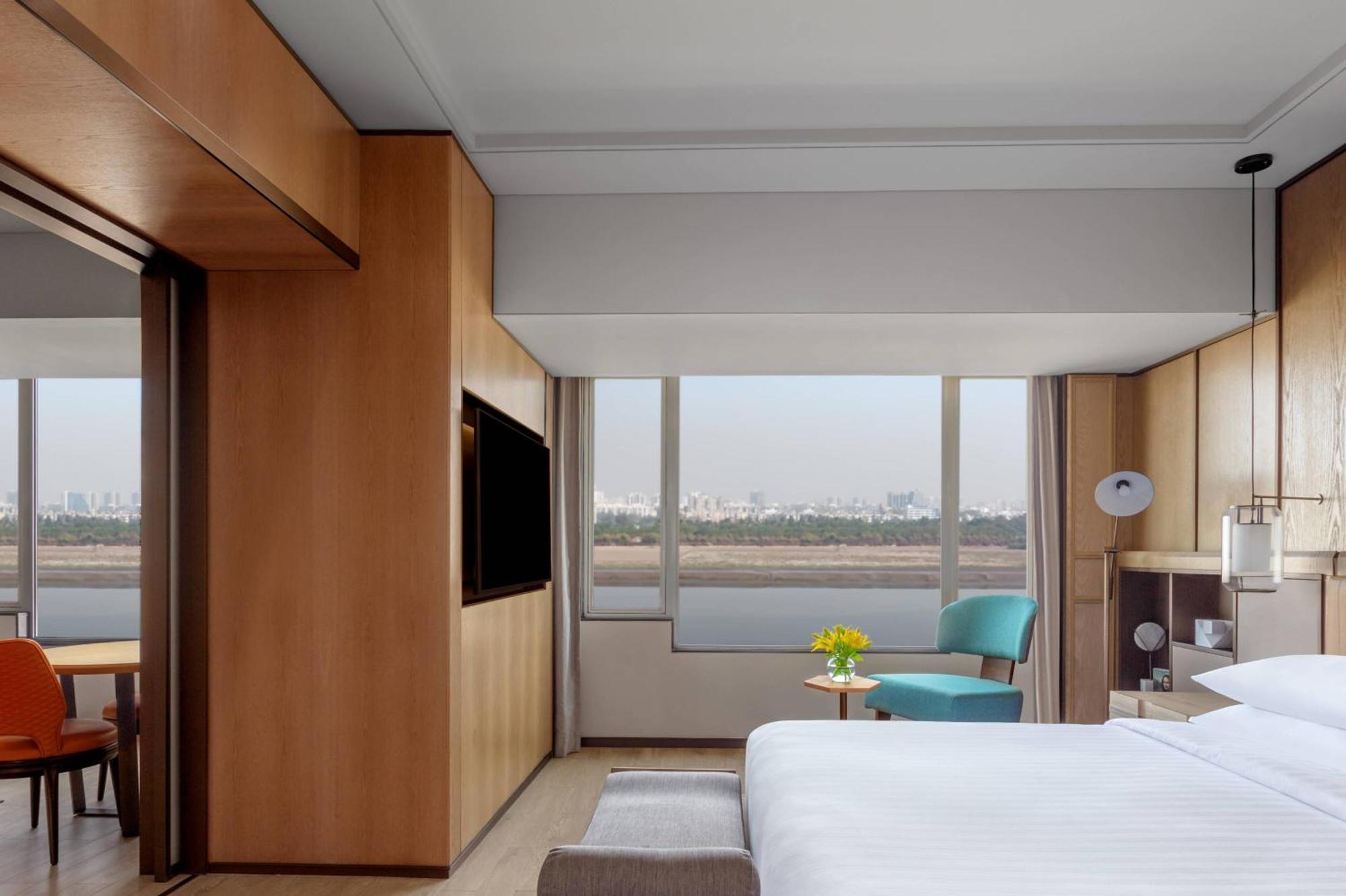Surat Marriott Hotel Dış mekan fotoğraf