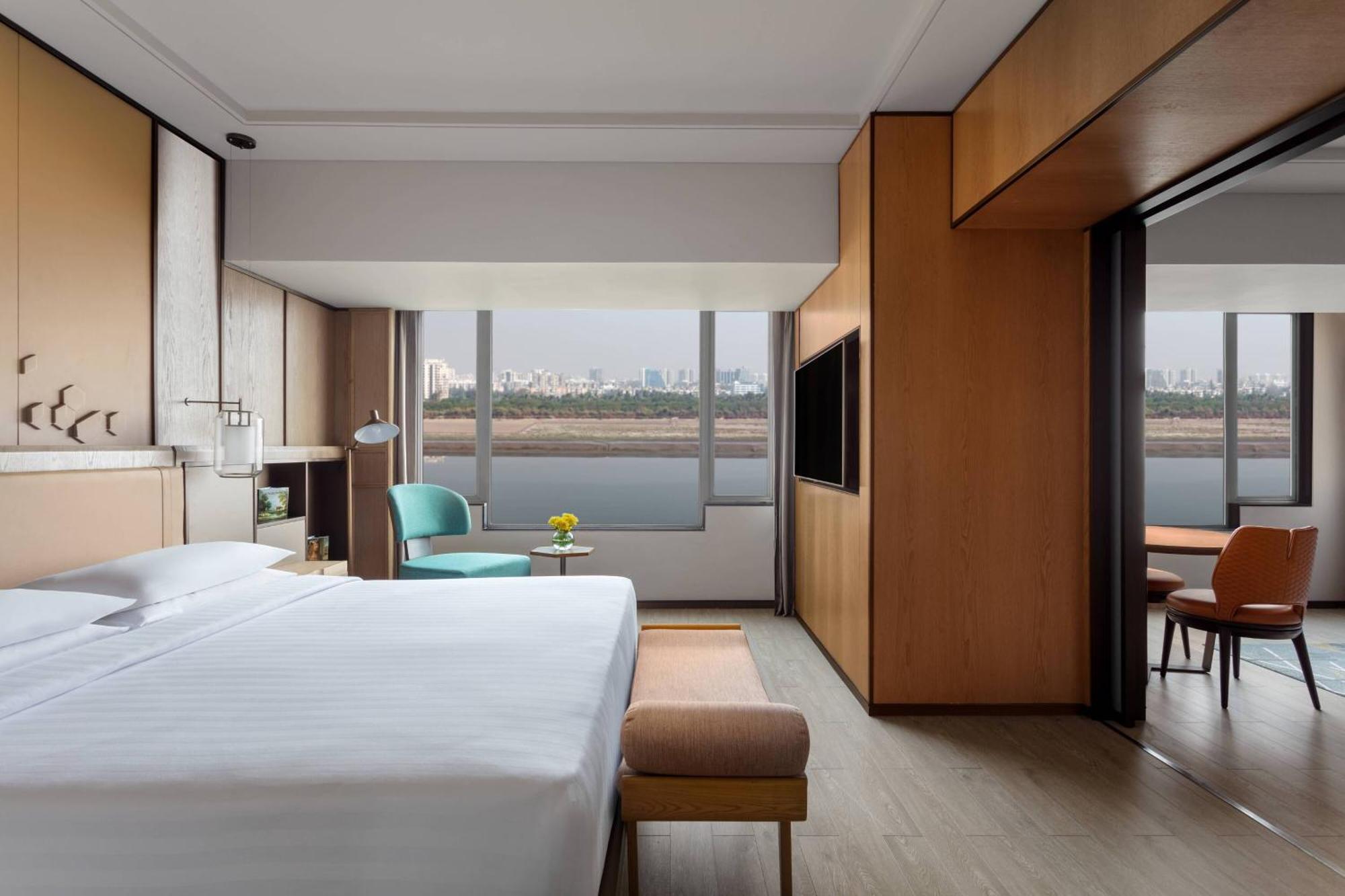Surat Marriott Hotel Dış mekan fotoğraf