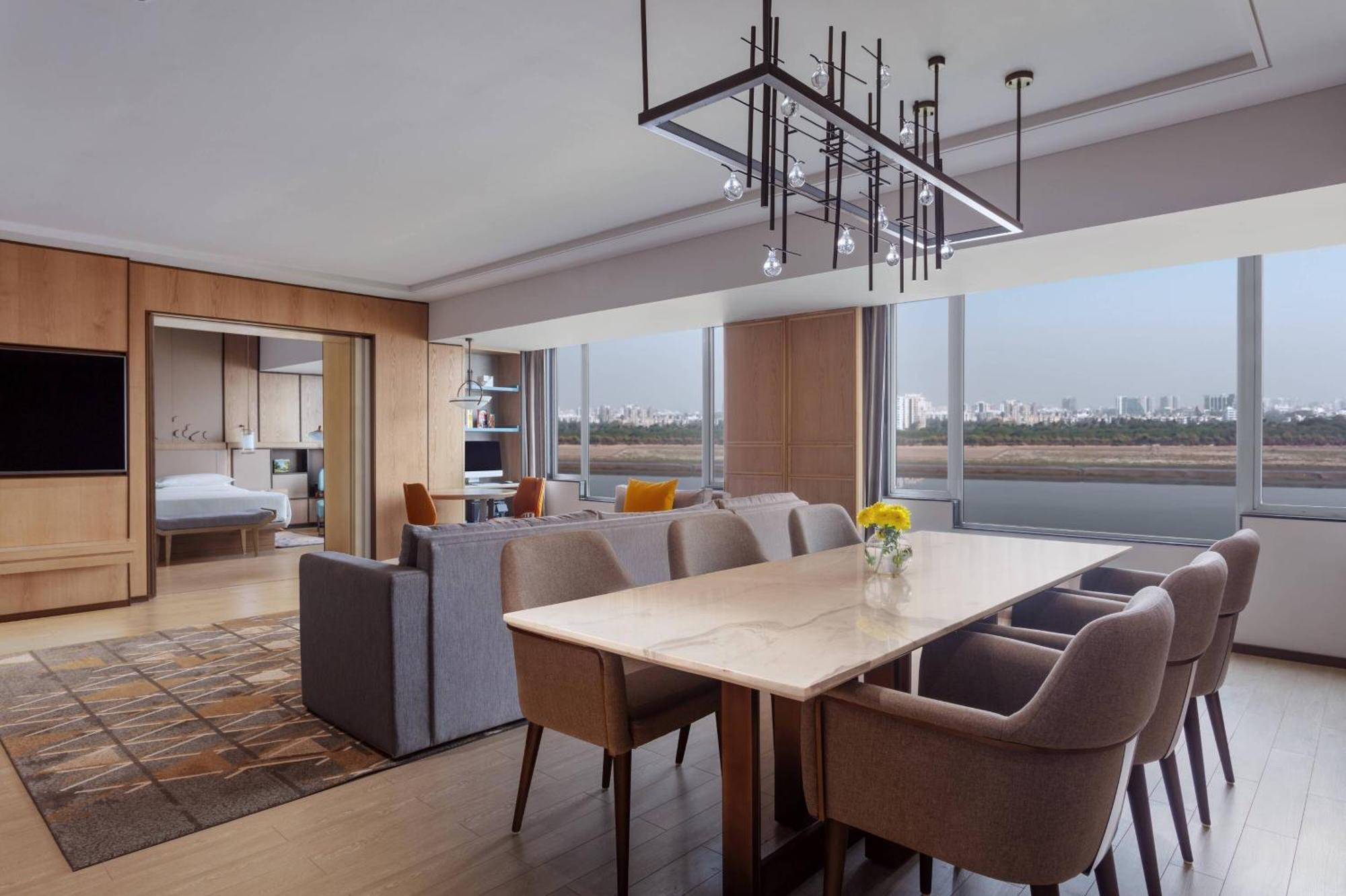 Surat Marriott Hotel Dış mekan fotoğraf