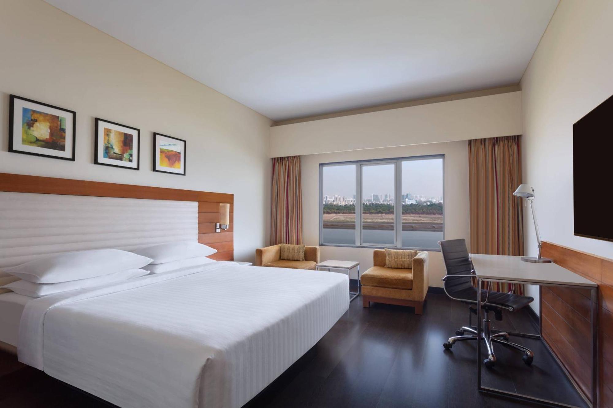 Surat Marriott Hotel Dış mekan fotoğraf