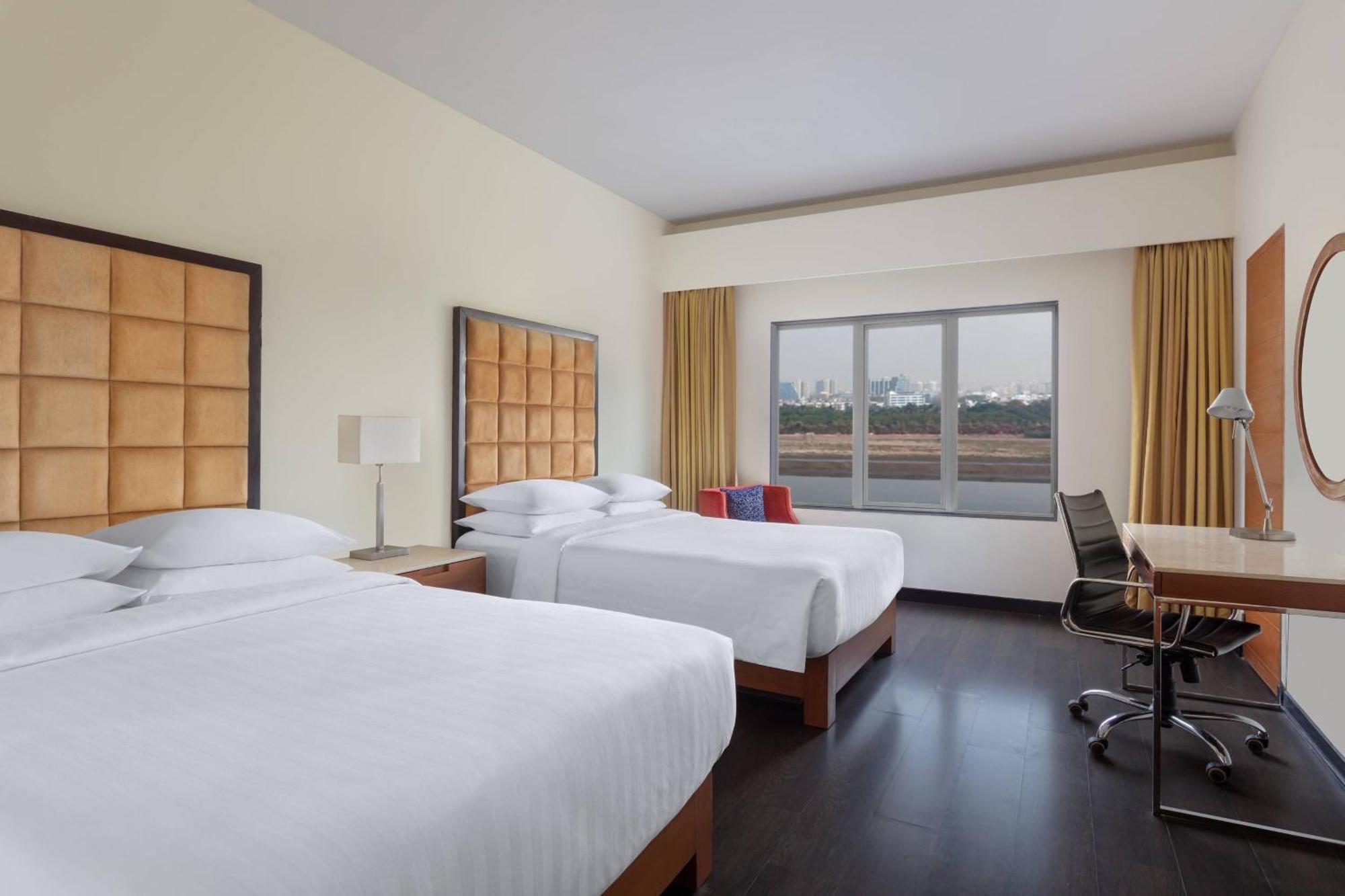 Surat Marriott Hotel Dış mekan fotoğraf