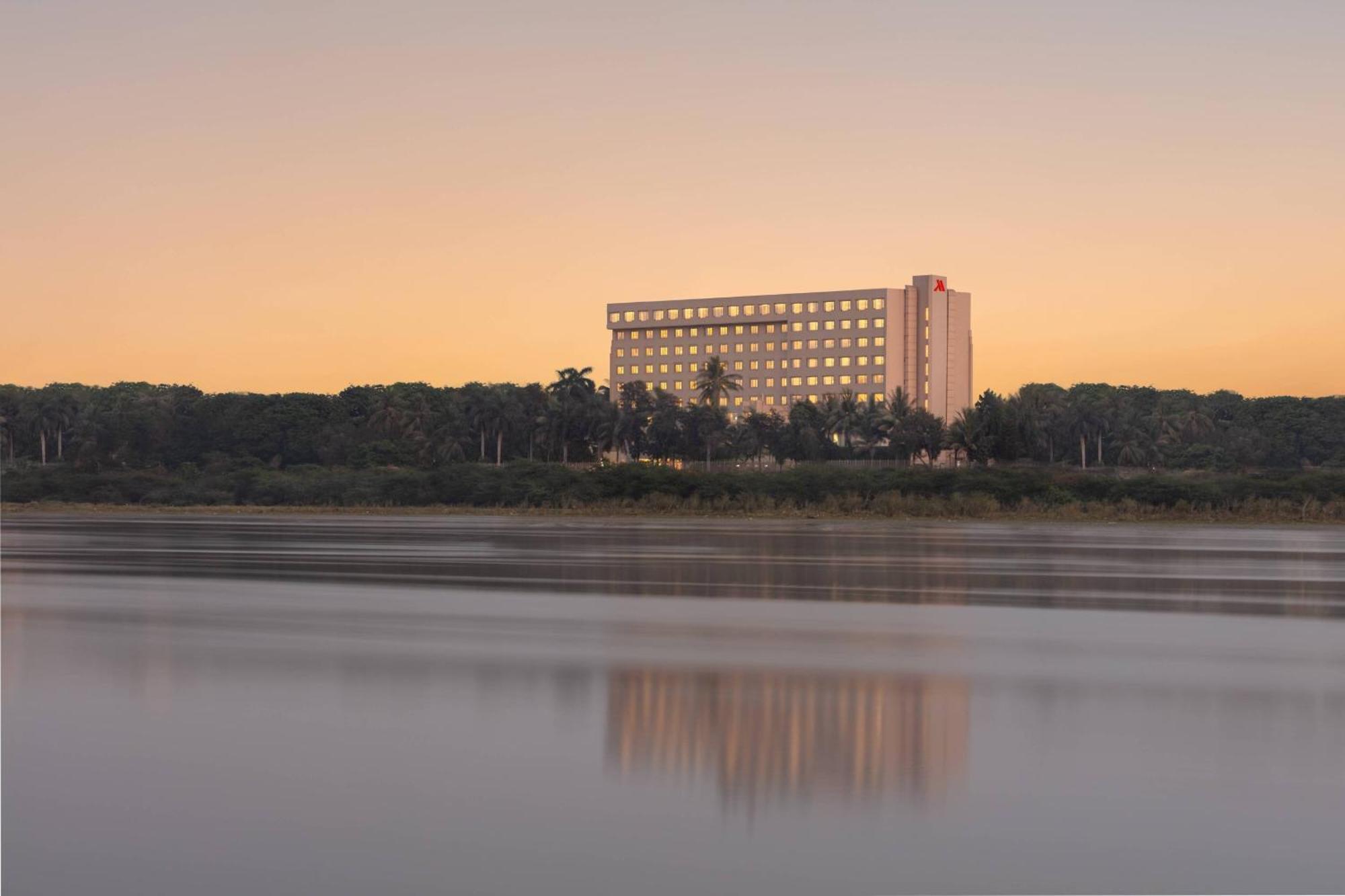 Surat Marriott Hotel Dış mekan fotoğraf