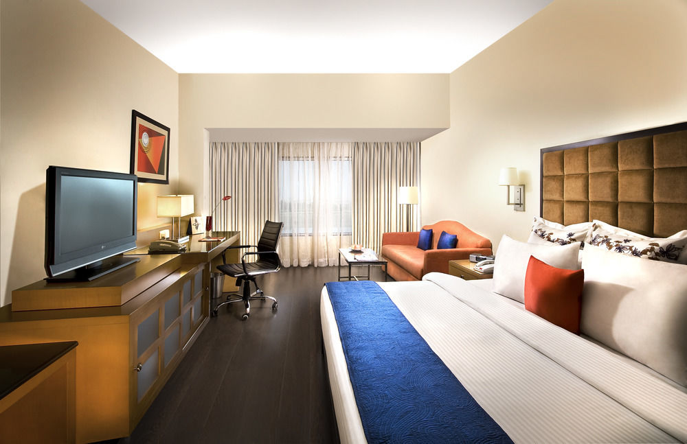 Surat Marriott Hotel Oda fotoğraf