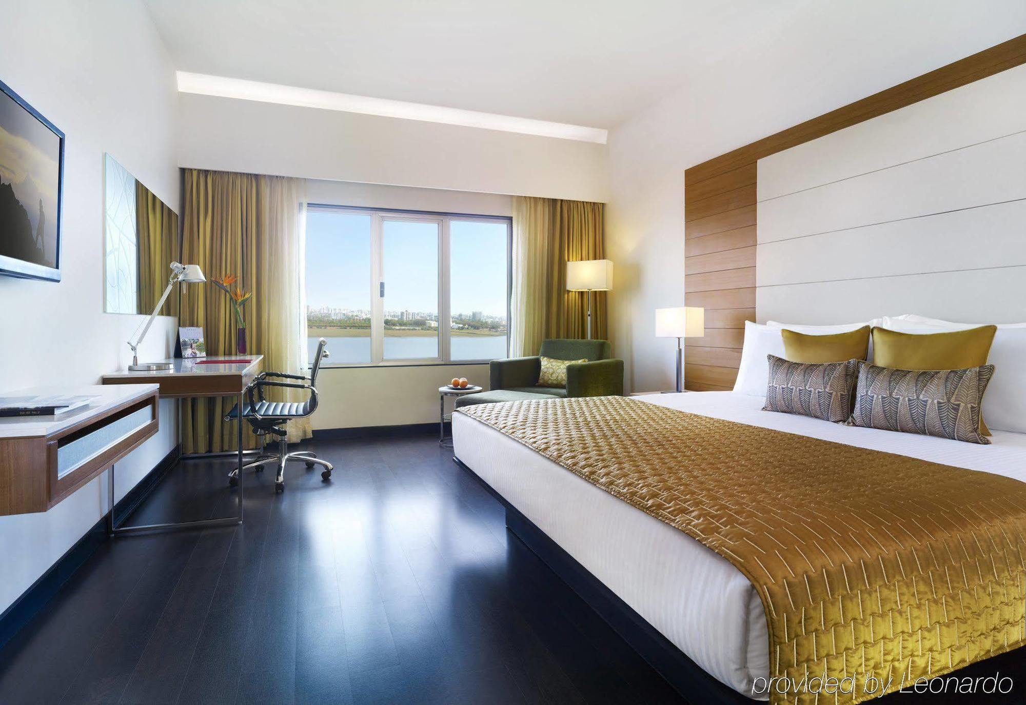 Surat Marriott Hotel Dış mekan fotoğraf