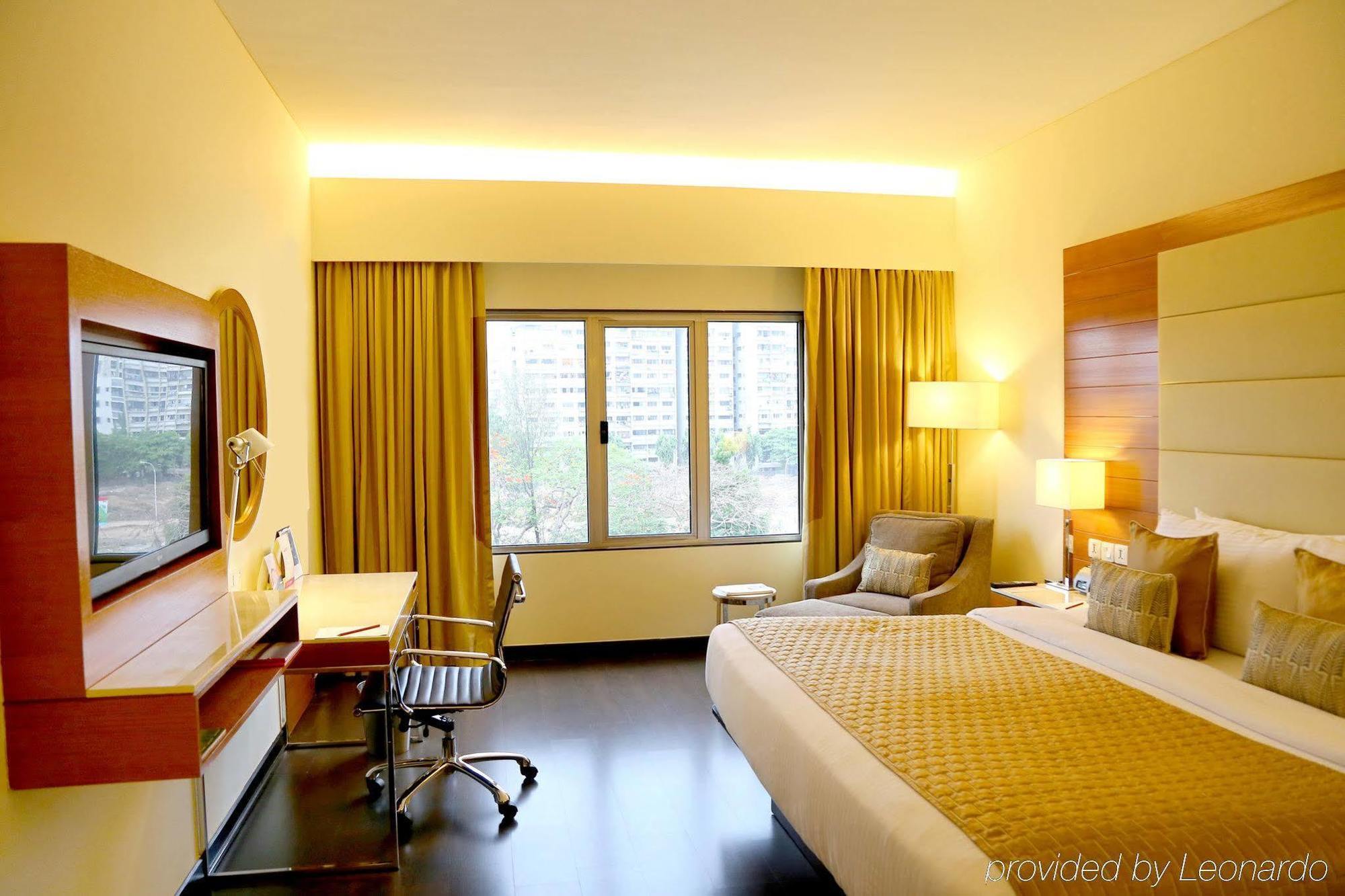 Surat Marriott Hotel Dış mekan fotoğraf