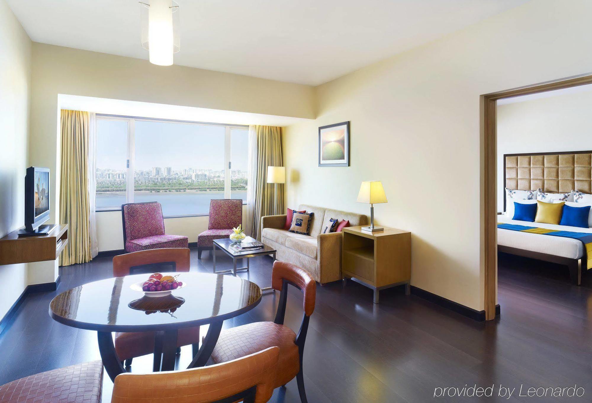 Surat Marriott Hotel Dış mekan fotoğraf