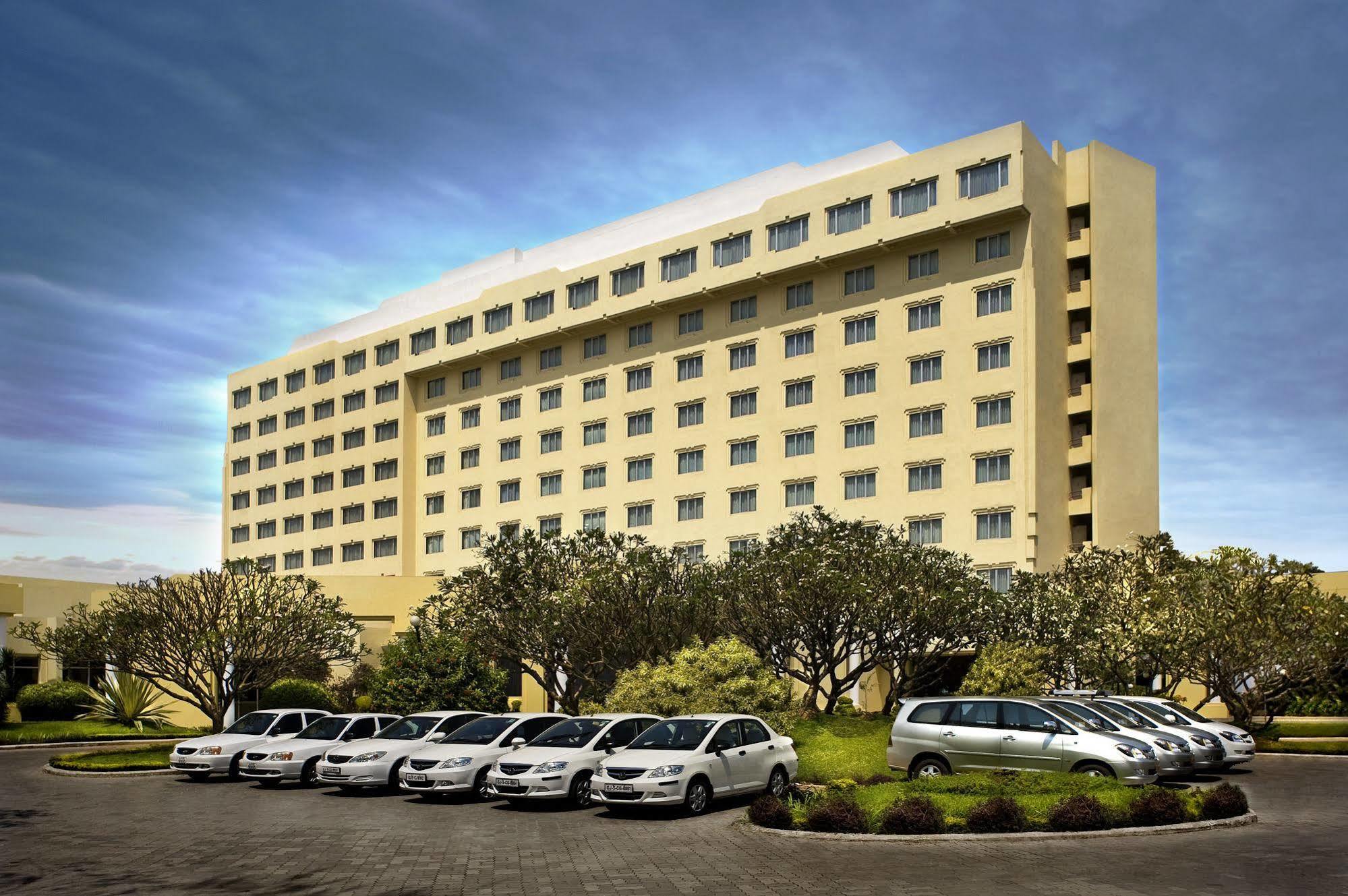 Surat Marriott Hotel Dış mekan fotoğraf
