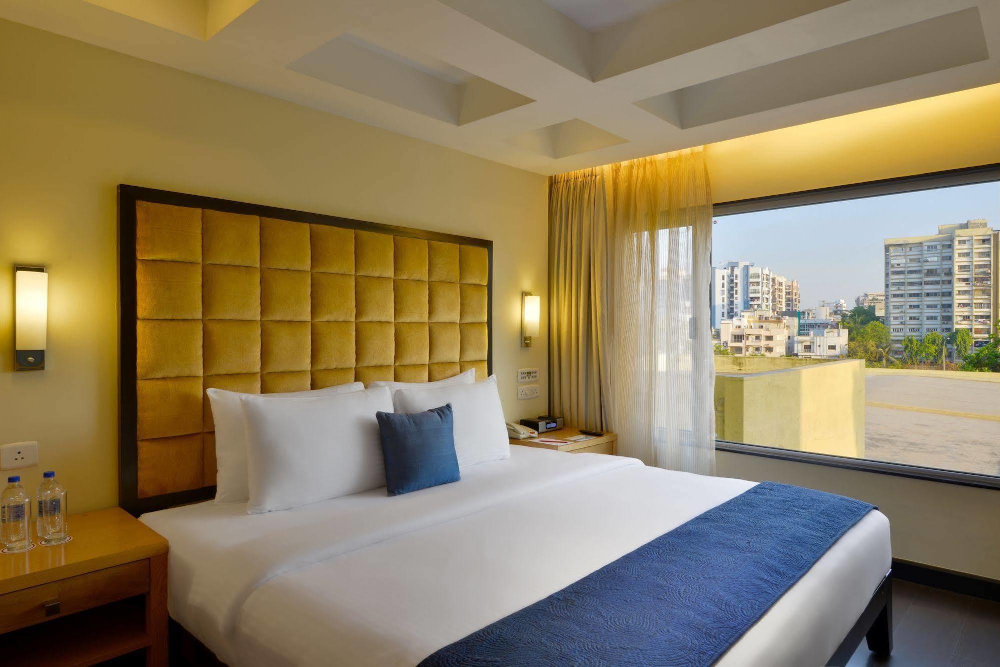 Surat Marriott Hotel Dış mekan fotoğraf