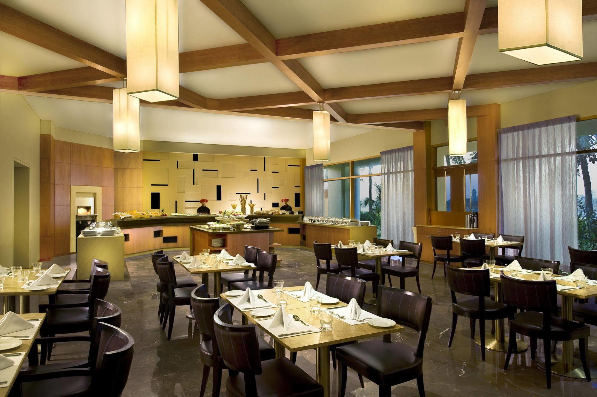 Surat Marriott Hotel Restoran fotoğraf
